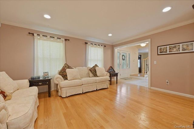 32 Scenic Hills Drive, Ridge, NY 11961