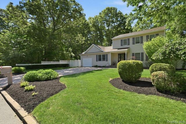 32 Scenic Hills Drive, Ridge, NY 11961