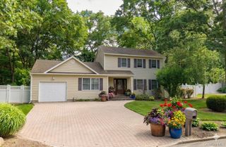 32 Scenic Hills Drive, Ridge, NY 11961
