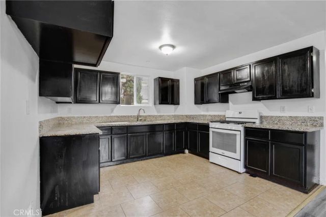149 W Colden Avenue, Los Angeles, CA 90003