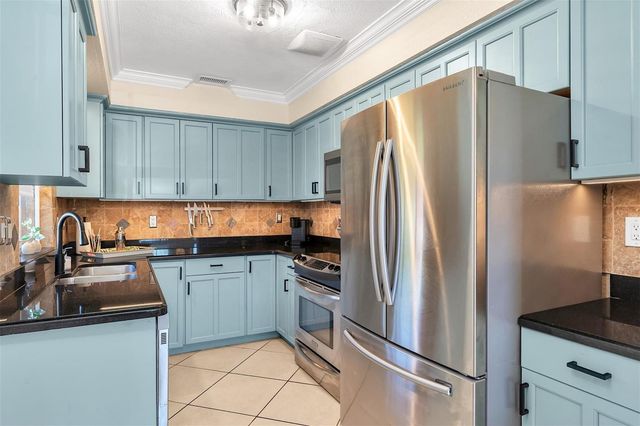 3221 Seaward Drive, Lauderdale By The Sea, FL 33062