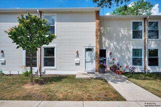 1718 Ardwick Drive, Hoffman Estates, IL 60169