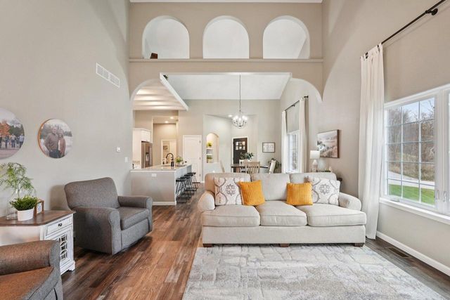 2951 Glen Ivy DRIVE, West Bend, WI 53090