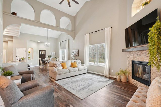 2951 Glen Ivy DRIVE, West Bend, WI 53090