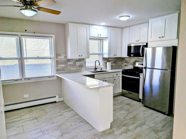 5916 W Montrose Avenue 2S, Chicago, IL 60634