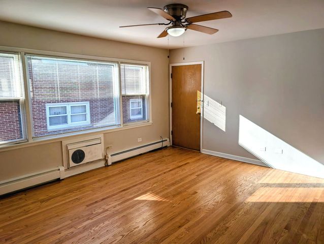 5916 W Montrose Avenue 2S, Chicago, IL 60634