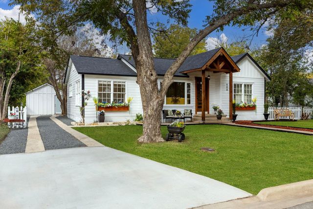 904 Fisher ST, Taylor, TX 76574