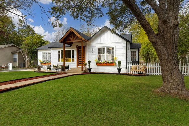 904 Fisher ST, Taylor, TX 76574