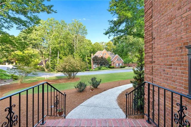 210 Wicklawn Way, Roswell, GA 30076