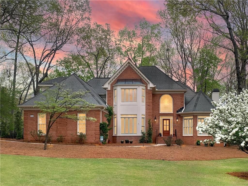 210 Wicklawn Way, Roswell, GA 30076