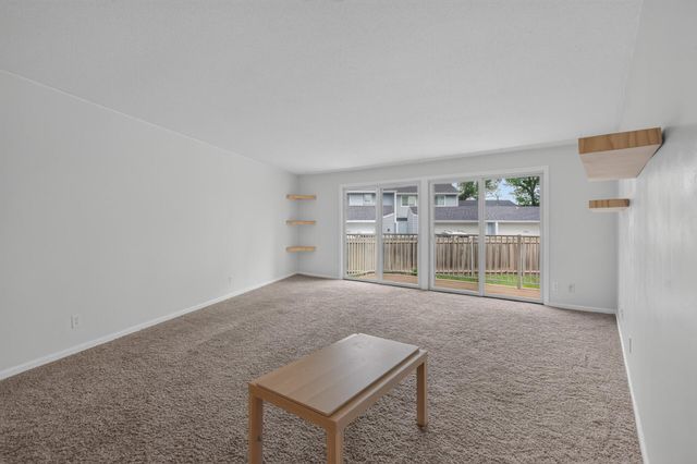 132 Demont Avenue E 232, Little Canada, MN 55117