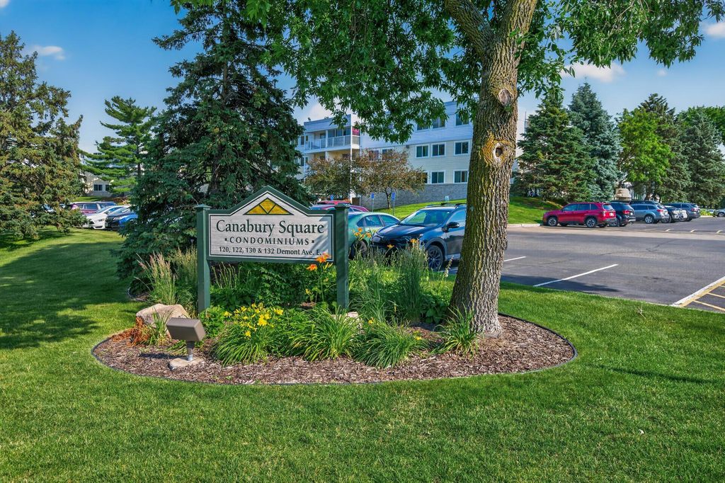 132 Demont Avenue E 232, Little Canada, MN 55117 — photo 2