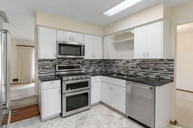 9908 Oxborough Road, Bloomington, MN 55437