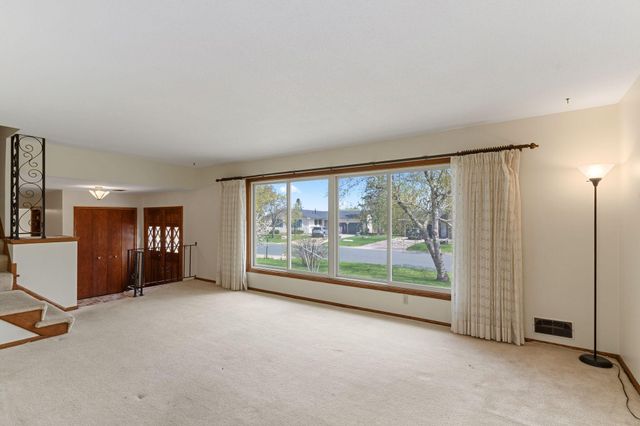 9908 Oxborough Road, Bloomington, MN 55437