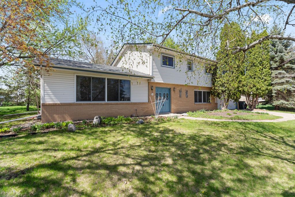 9908 Oxborough Road, Bloomington, MN 55437 — photo 2