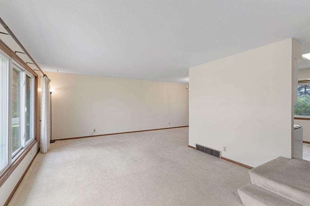 9908 Oxborough Road, Bloomington, MN 55437 — photo 5