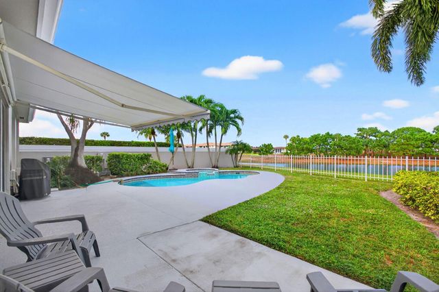 1245 Owl Pointe Circle, West Palm Beach, FL 33409