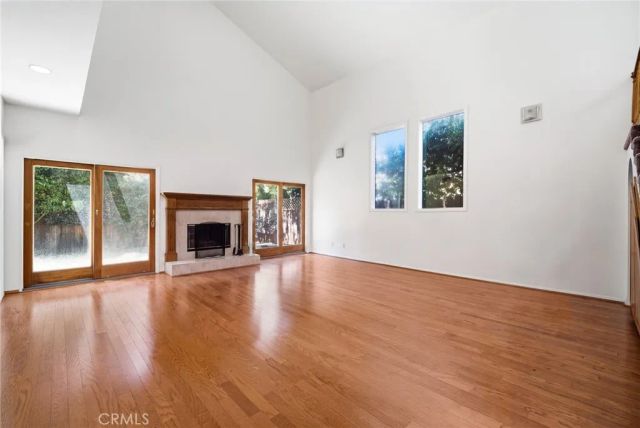 19251 Oxnard Street, Tarzana, CA 91356