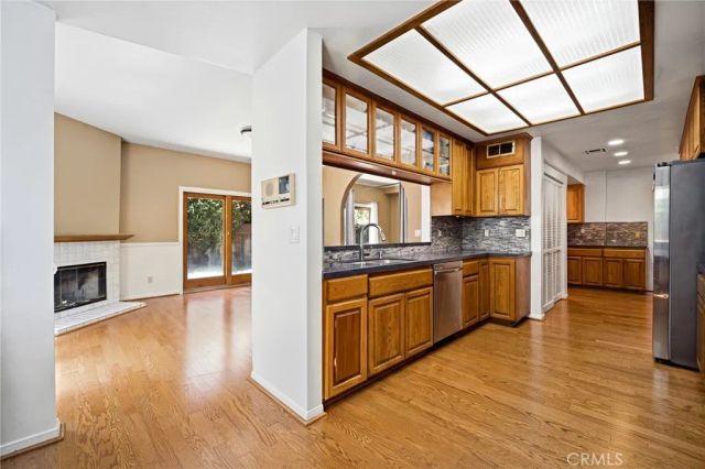 19251 Oxnard Street, Tarzana, CA 91356
