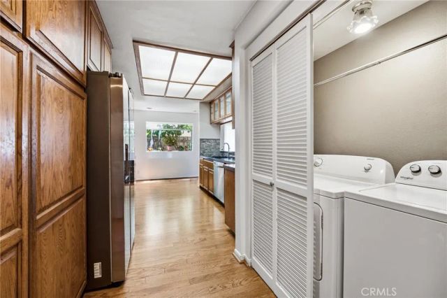 19251 Oxnard Street, Tarzana, CA 91356