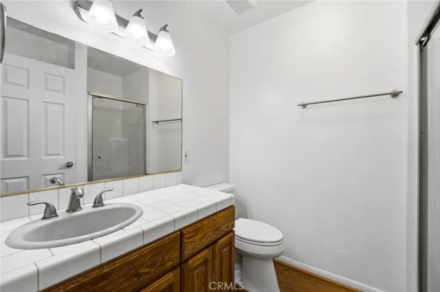 19251 Oxnard Street, Tarzana, CA 91356