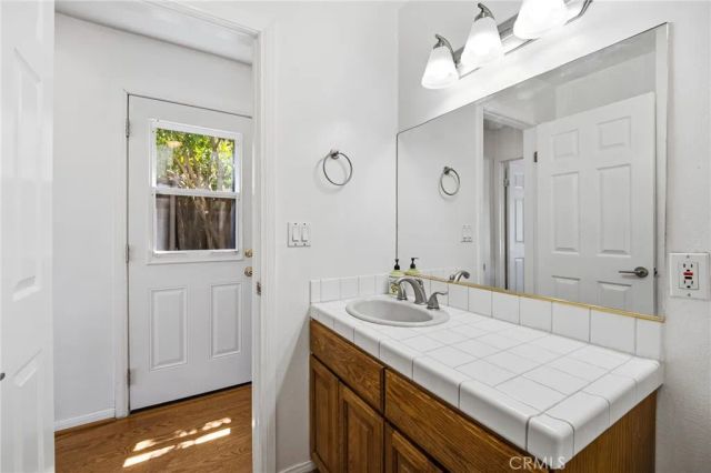 19251 Oxnard Street, Tarzana, CA 91356