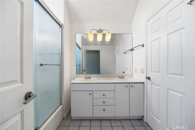 19251 Oxnard Street, Tarzana, CA 91356