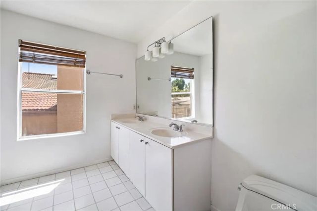 19251 Oxnard Street, Tarzana, CA 91356