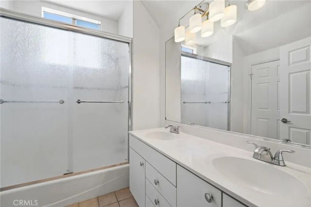 19251 Oxnard Street, Tarzana, CA 91356