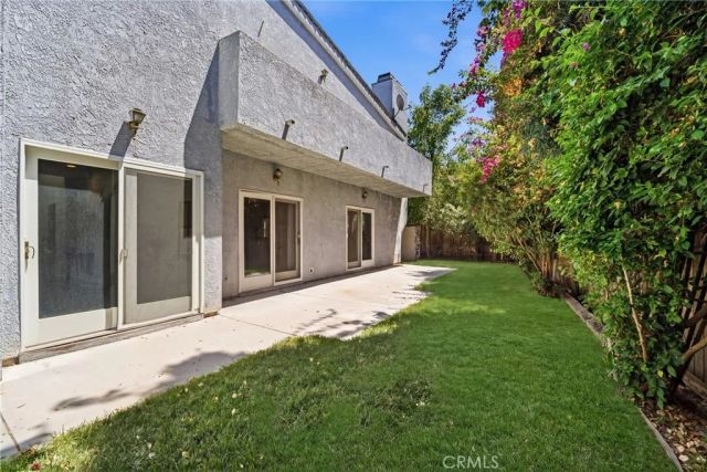 19251 Oxnard Street, Tarzana, CA 91356