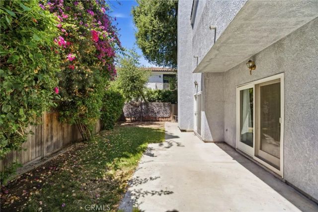 19251 Oxnard Street, Tarzana, CA 91356