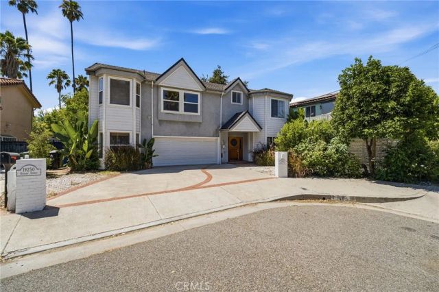 19251 Oxnard Street, Tarzana, CA 91356