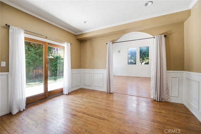 19251 Oxnard Street, Tarzana, CA 91356