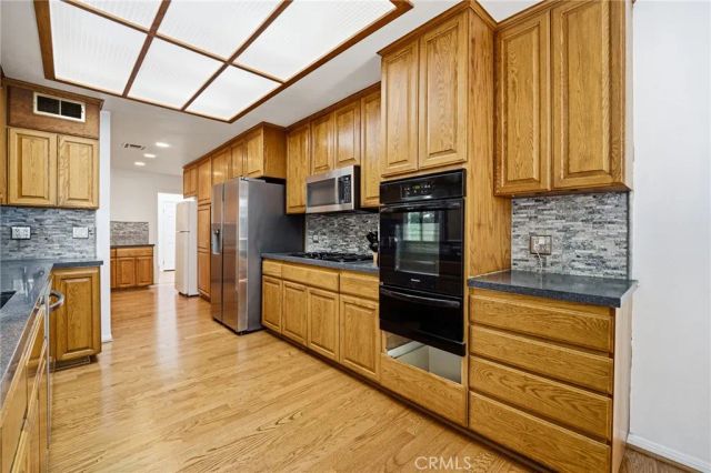 19251 Oxnard Street, Tarzana, CA 91356