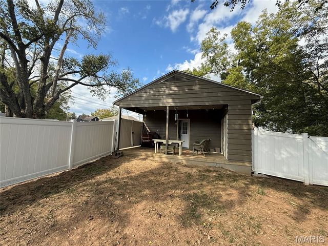 218 Taylor Ave, Farmington, MO 63640