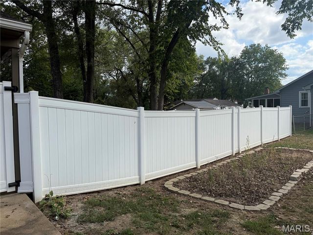 218 Taylor Ave, Farmington, MO 63640