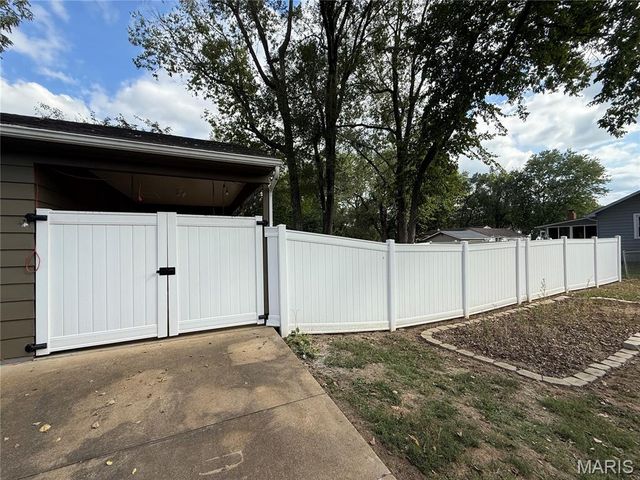 218 Taylor Ave, Farmington, MO 63640