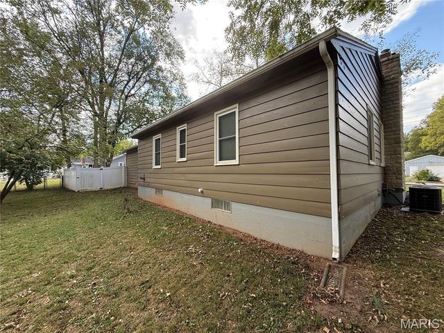 218 Taylor Ave, Farmington, MO 63640