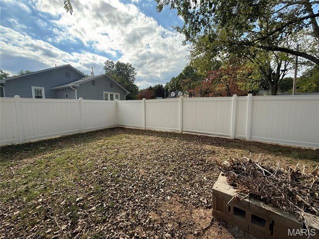 218 Taylor Ave, Farmington, MO 63640