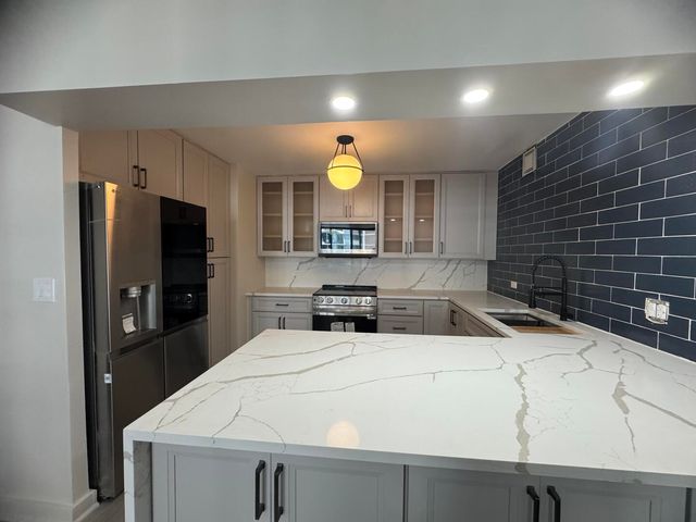 6007 N Sheridan Road 20H, Chicago, IL 60660