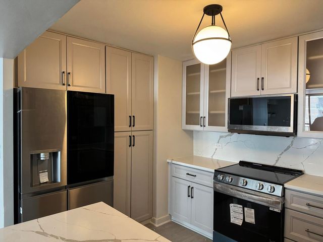 6007 N Sheridan Road 20H, Chicago, IL 60660