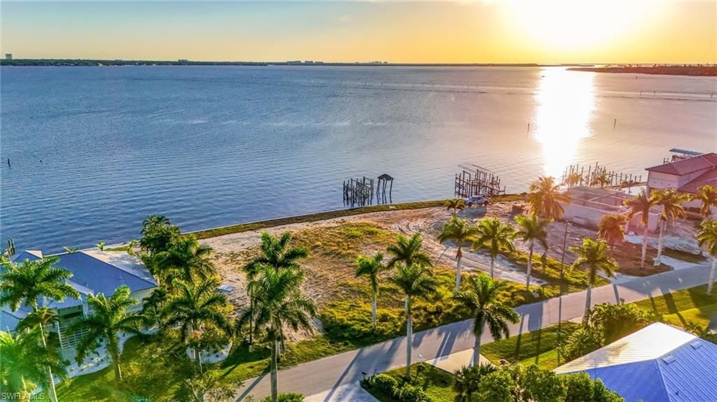 648 Coral DR, CAPE CORAL, FL 33904 — exterior
