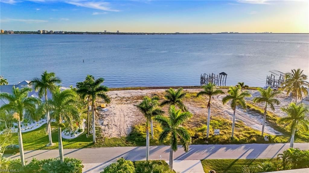 648 Coral DR, CAPE CORAL, FL 33904 — photo 2