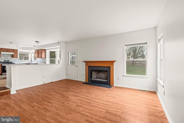 72 LARKSPUR CIR, Sicklerville, NJ 08081