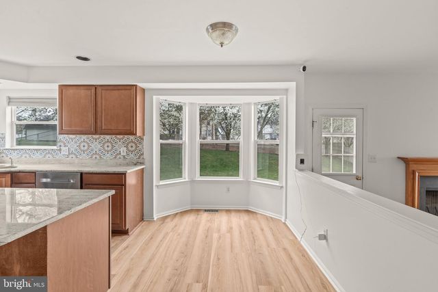 72 LARKSPUR CIR, Sicklerville, NJ 08081