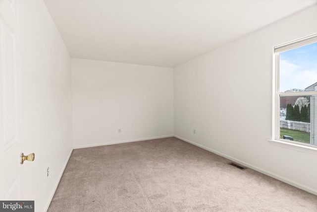 72 LARKSPUR CIR, Sicklerville, NJ 08081