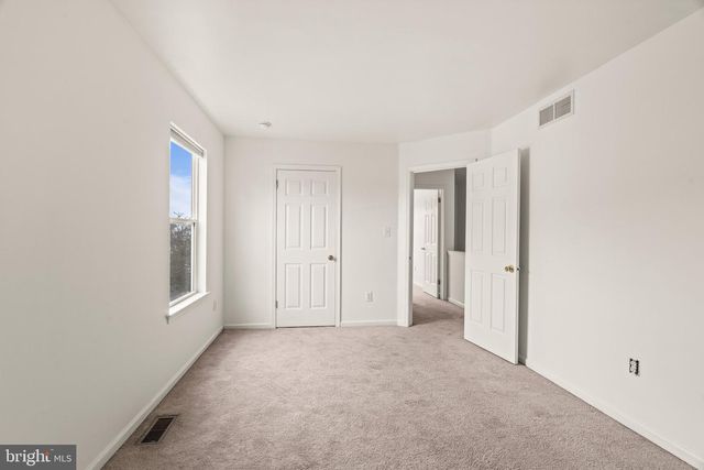 72 LARKSPUR CIR, Sicklerville, NJ 08081