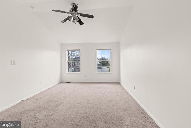 72 LARKSPUR CIR, Sicklerville, NJ 08081