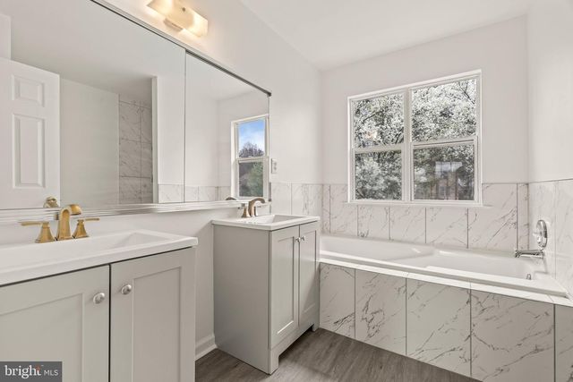 72 LARKSPUR CIR, Sicklerville, NJ 08081