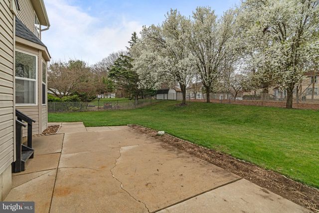 72 LARKSPUR CIR, Sicklerville, NJ 08081
